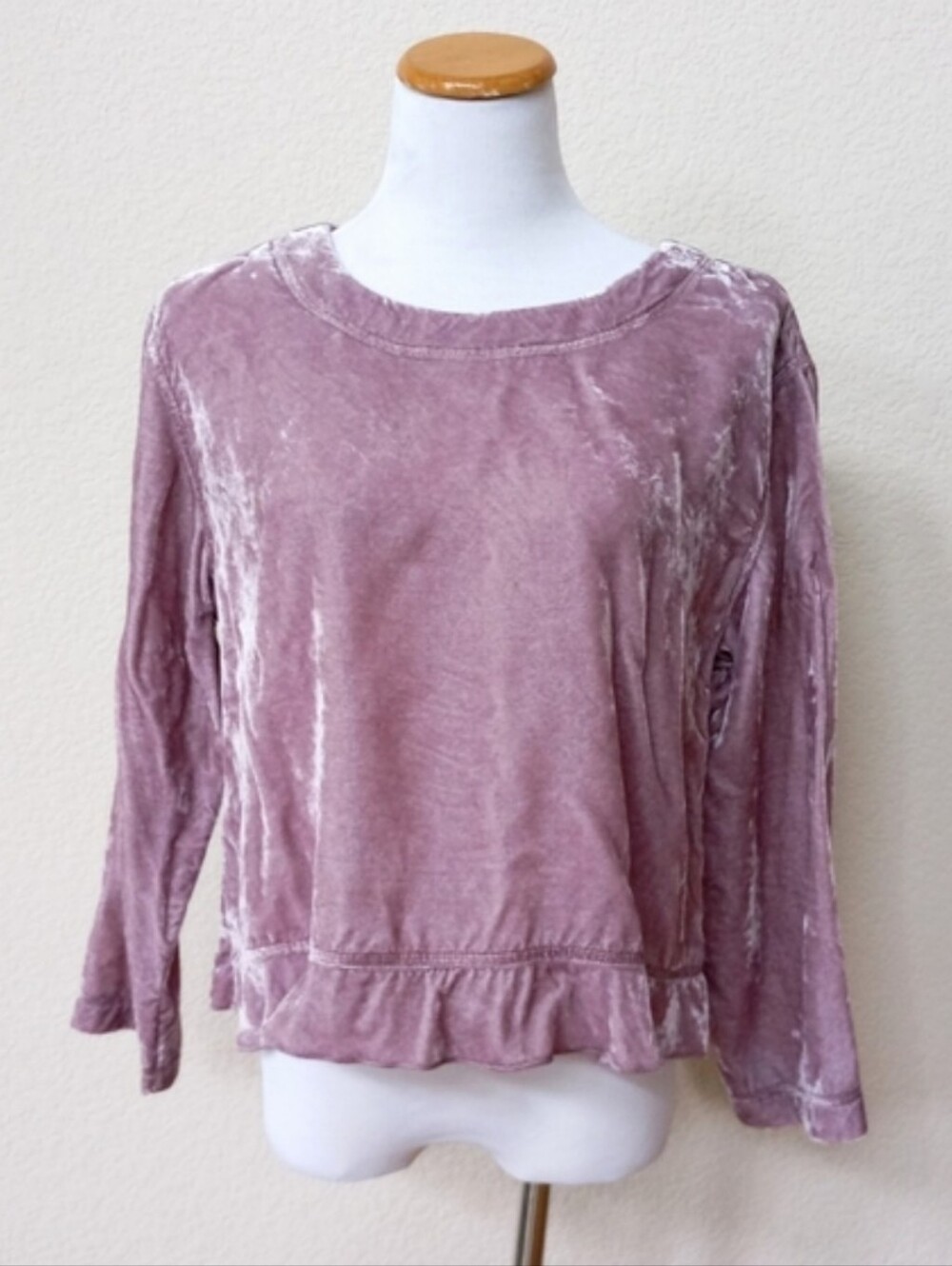 🤍 J. Jill crushed velvet mauve purple ruffle hem top